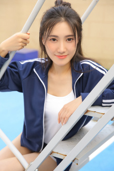女主播大半夜野外